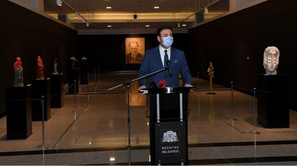“Beşiktaş belediyesi ‘Buluşmalar Sergisi’nde sanatçıları bir araya getirdi”