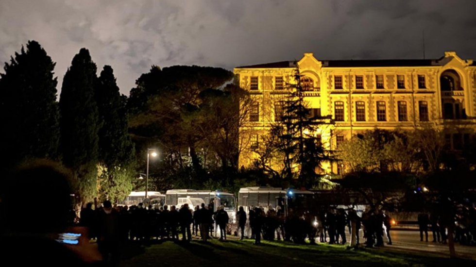 D&uuml;n g&ouml;zaltına alınanlardan 98'i serbest, 10 kişiye ise ev hapsi verildi