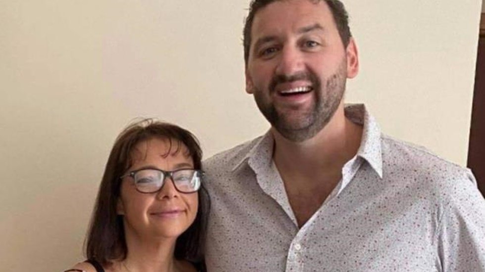 İş seyahatinden eve d&ouml;nen adam karısını g&ouml;r&uuml;nce şok ge&ccedil;irdi