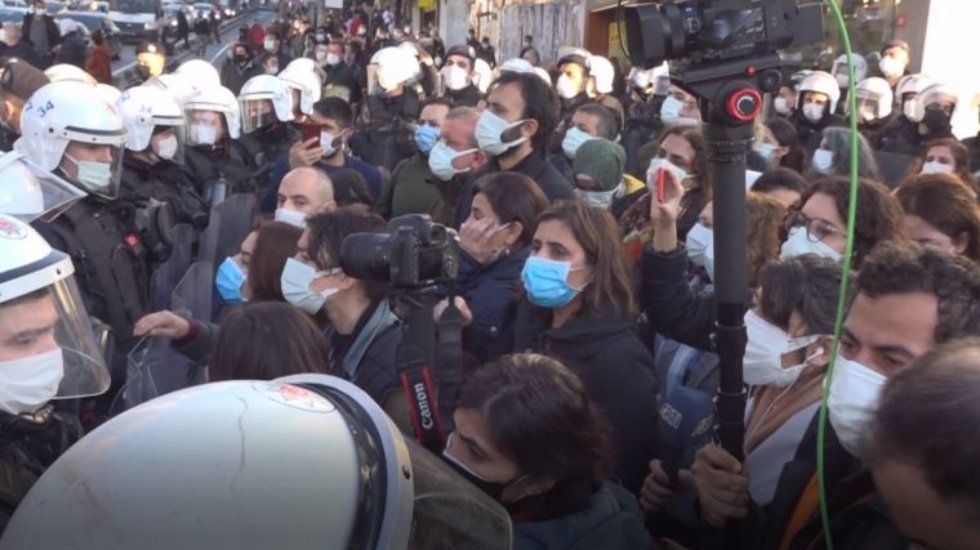 Kadık&ouml;y'de yine polis m&uuml;dahelesi!