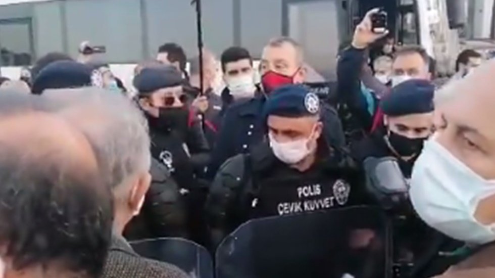 Kadık&ouml;y'deki Boğazi&ccedil;i eylemlerinde g&ouml;zaltına 33 kişi tutuklama talebiyle mahkemeye sevk edildi!