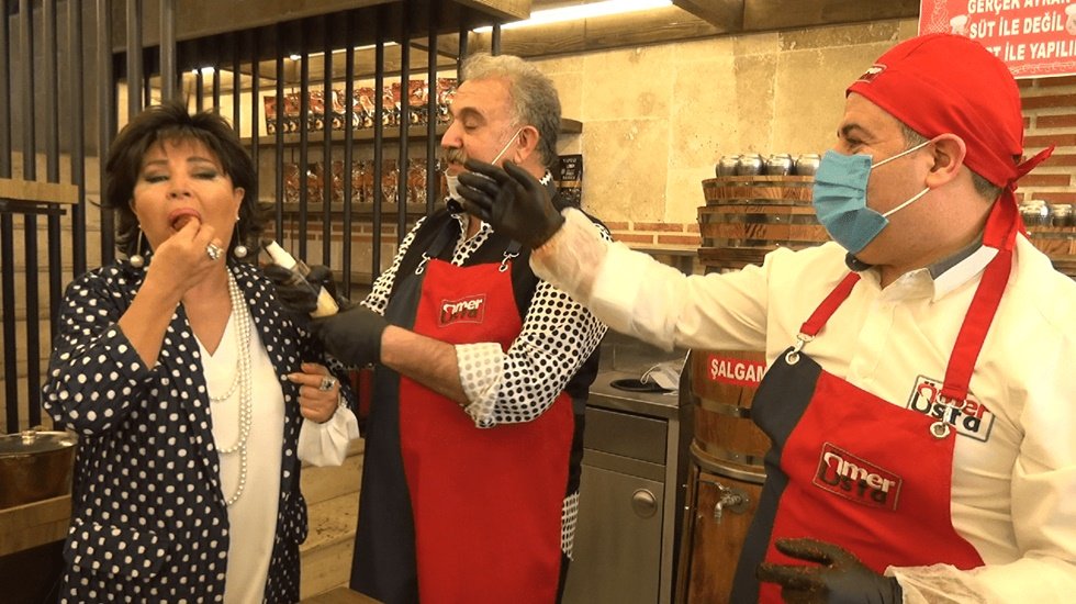 Safiye Soyman ve Faik Öztürk'ten çiğköfteli çifte kutlama...