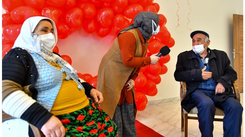 Sevgi G&uuml;n&uuml;&rsquo;nde mutlu evliliğin sırrını anlattılar