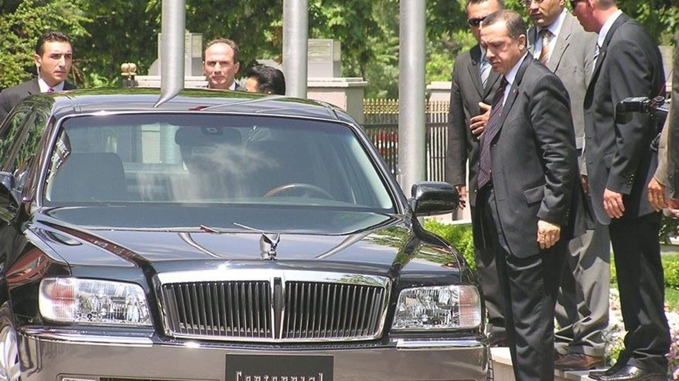 Tanal &ldquo;Limuzini g&ouml;rmek istiyorum&rdquo; dedi, &ldquo;Kamuoyunu ilgilendirmiyor&rdquo; cevabını aldı!