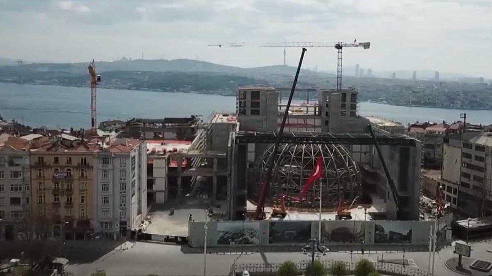 AKM inşaatında &ccedil;alışan iş&ccedil;ilere &ccedil;erez kadar zam...