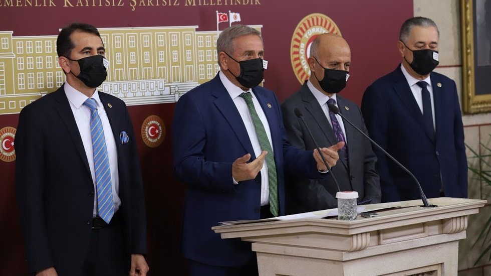 Atanmayan &Ouml;ğretmenler i&ccedil;in CHP'li Vekillerden orta a&ccedil;ıklama