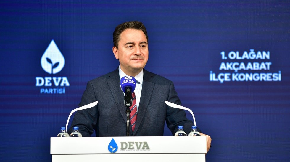 Babacan: &ldquo;Sayın Erdoğan ya tezinin arkasında duracak veya &ouml;z&uuml;r dileyecek&rdquo;