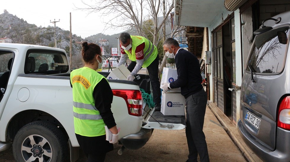 B&uuml;y&uuml;kşehir Belediyesi karantinaya alınan mahalleye gıda yardımı yaptı&nbsp;