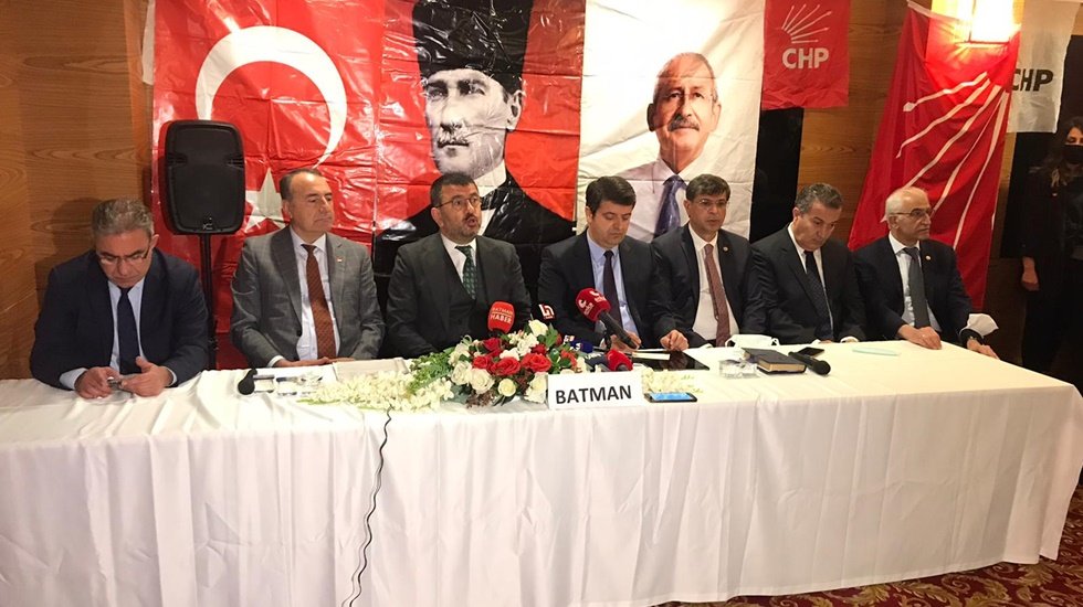 CHP Batman&rsquo;dan seslendi: "Yıllar &ouml;nceki Kobani olaylarıyla HDP&rsquo;yi susturmaya &ccedil;alışıyorlar"