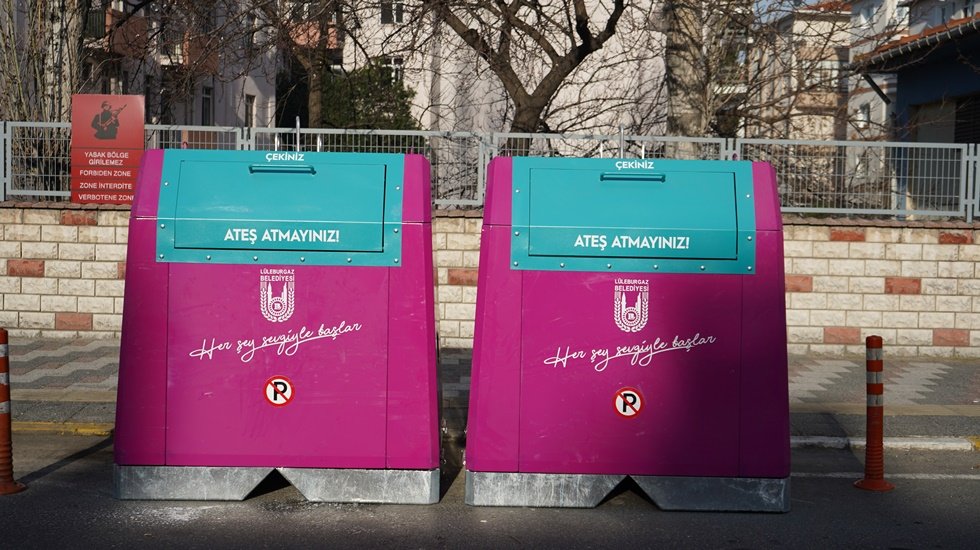 &Ccedil;&ouml;p konteynerleri renklendi&nbsp;