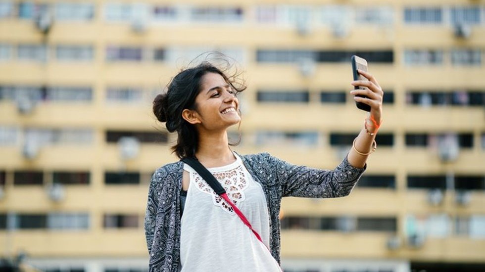 Dikkat! Selfie çekerken sizi takip eden korsanları unutmayın
