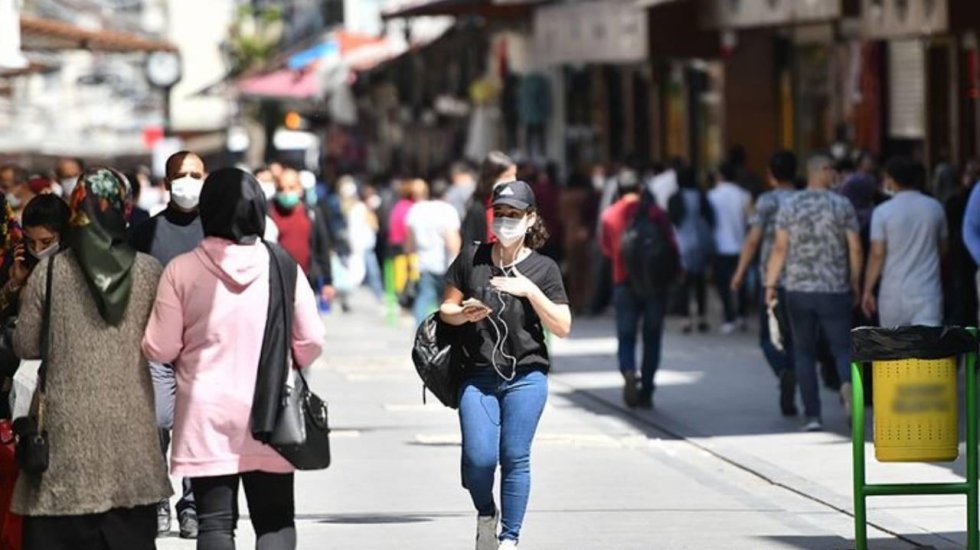 Bakan: Pozitif vakalar 7 g&uuml;n sonra test yaptırmaksızın sokağa &ccedil;ıkabilirler