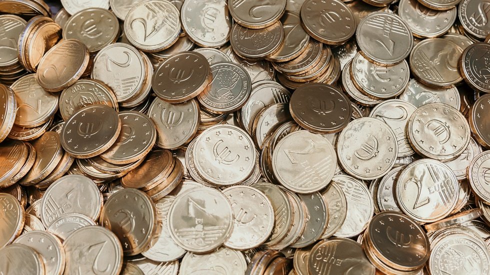 İşten &ccedil;ıkan &ccedil;alışanına kızan işveren son maaşı demir parayla &ouml;dedi