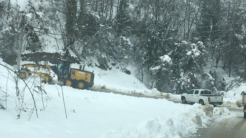 İzmit&rsquo;te&nbsp;kar mesaisi gece g&uuml;nd&uuml;z s&uuml;r&uuml;yor