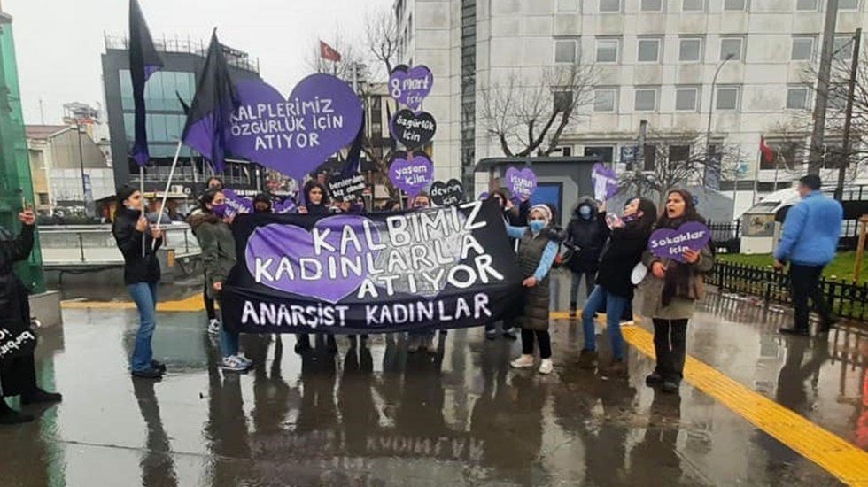 Kadınlar, Kadık&ouml;y&rsquo;den seslendi: &ldquo;Alanları, sokakları doldurmaya devam edeceğiz&rdquo;