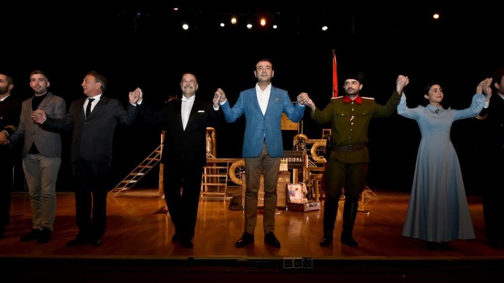 Rıza Akpolat: &ldquo;Tiyatro emek&ccedil;ilerinin bir an evvel izleyicileriyle buluşmasını diliyorum&rdquo;