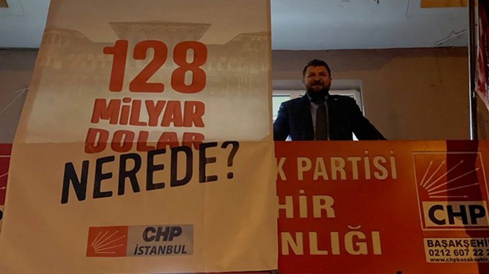 '128 milyar dolar nerede?' afişleri polis m&uuml;dahalesi ile indirildi