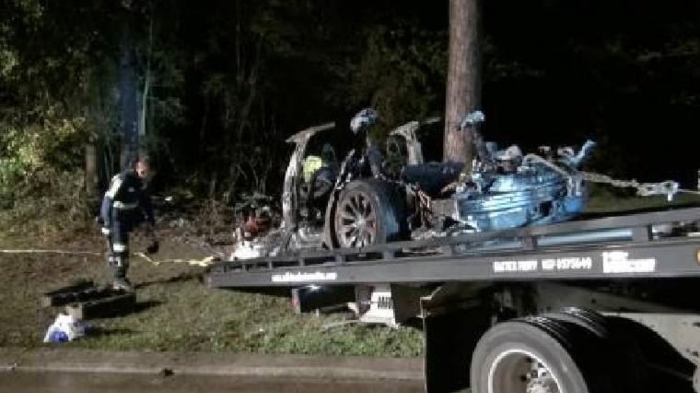 ABD'de 2 kişinin &ouml;ld&uuml;ğ&uuml; s&uuml;r&uuml;c&uuml;s&uuml;z Tesla kazasına federal inceleme