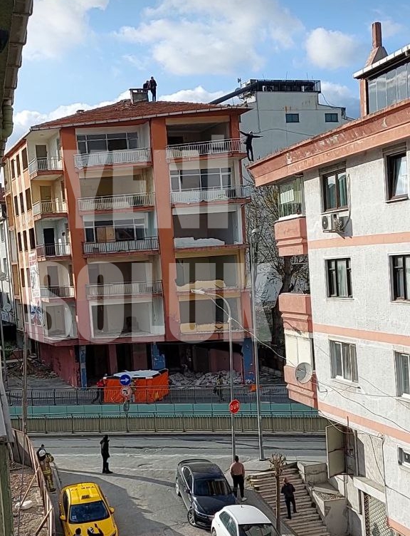 https://yenisoluk.com/uploads/2021/04/avcılar intihar 3