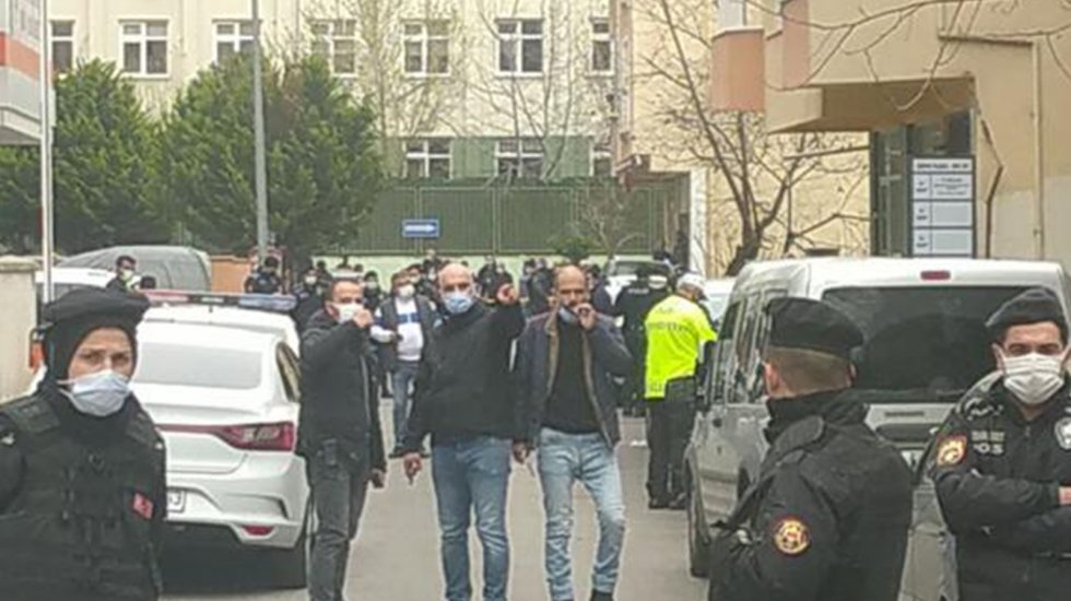 Avukatlık b&uuml;rosunda kanlı infaz: En az 2 &ouml;l&uuml;, 3 yaralı
