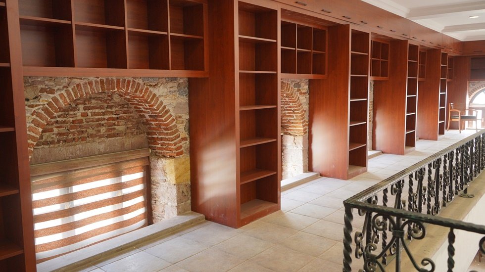 Ayvalıklılar, Bekir Coşkun K&uuml;t&uuml;phanesini bekliyor