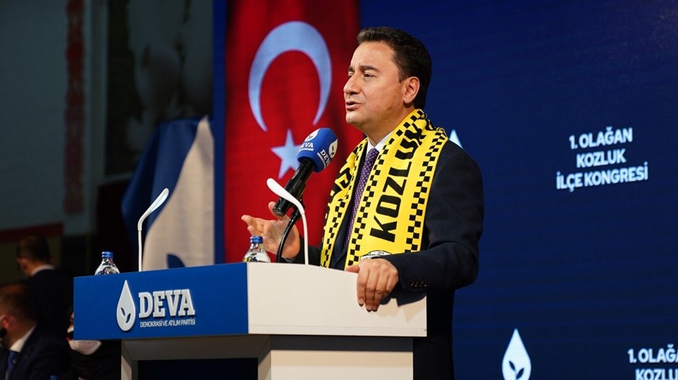 Babacan: &ldquo;Gitme zamanları yaklaştığı i&ccedil;in b&uuml;y&uuml;k projelerde acele ediyorlar&rdquo;