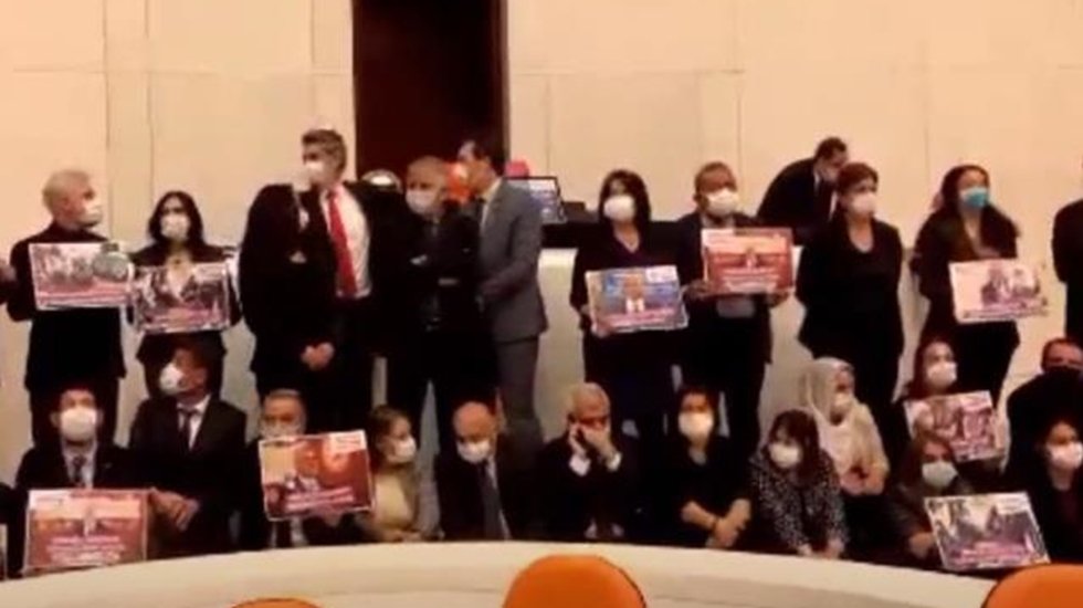 HDP'li 11 milletvekilinin  dokunulmazlık dosyası TBMM Başkanlığı'na sunuldu