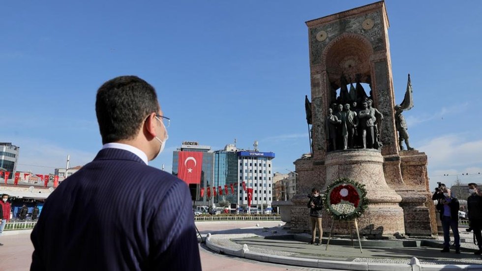 İmamoğlu, 23 Nisan&rsquo;ın 101&rsquo;nci Yıld&ouml;n&uuml;m&uuml;nde Taksim&rsquo;deydi