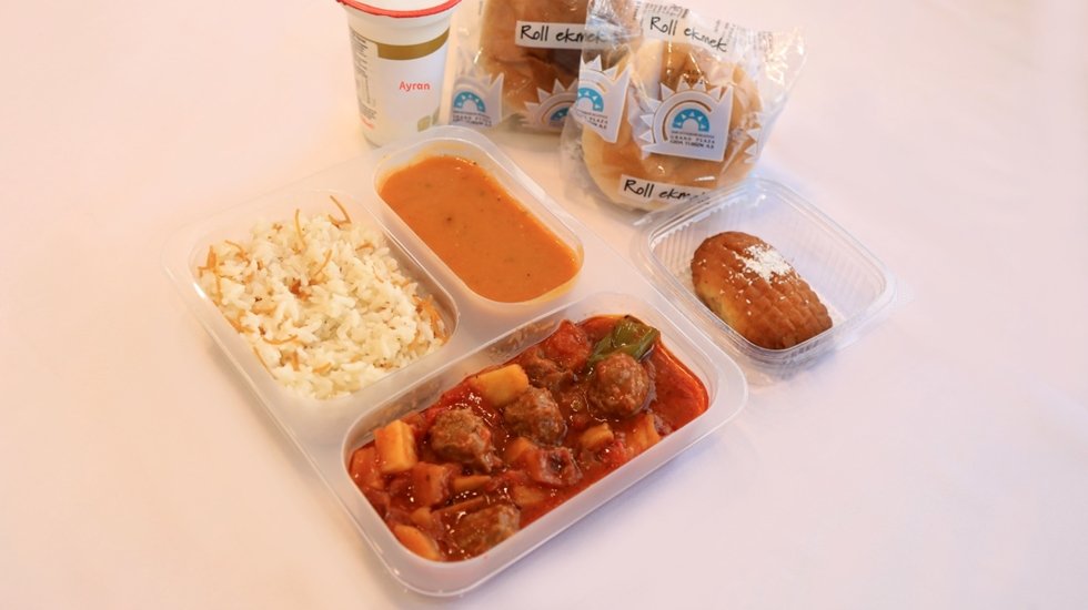 İzmir B&uuml;y&uuml;kşehir Belediyesi&rsquo;nden iftar dayanışması