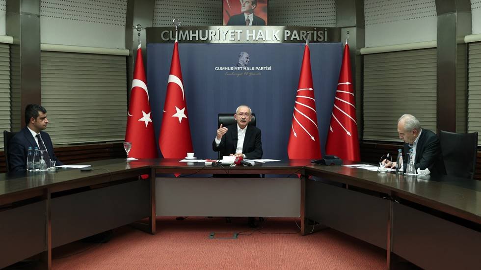Kılı&ccedil;daroğlu, &Uuml;niversite mezunu işsiz gen&ccedil;lerle buluştu