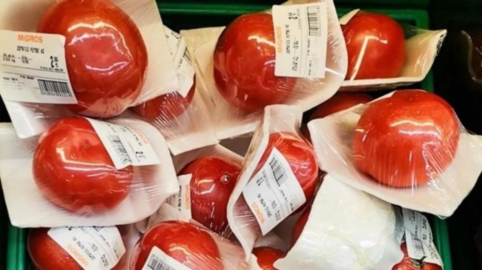 Migros'tan taneyle sattığı domates meğer pembeymiş!