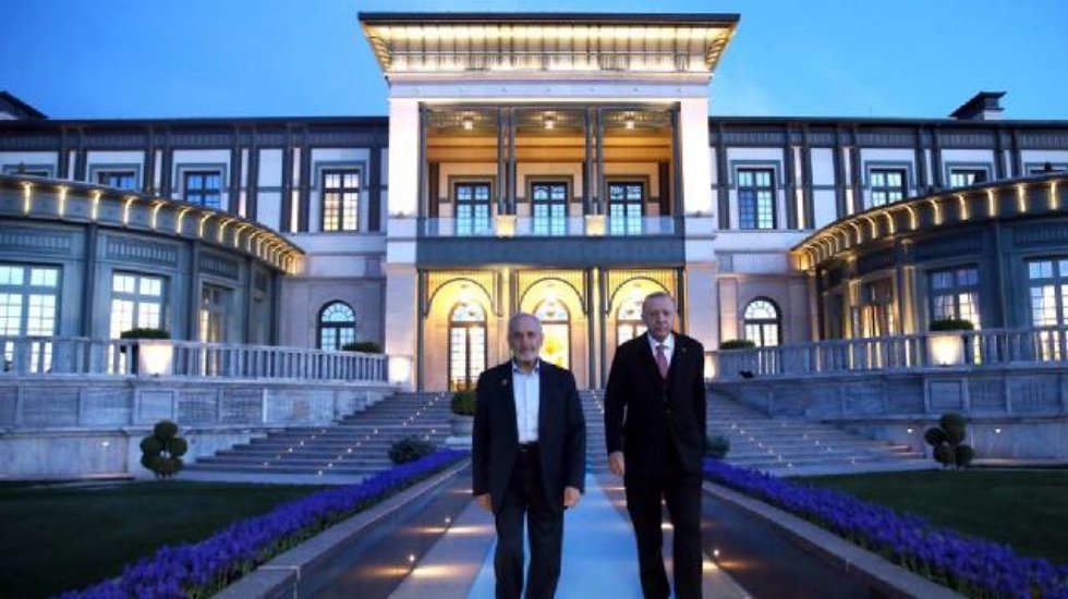 Milli G&ouml;r&uuml;ş'&uuml;n &ouml;nemli ismi Oğuzhan Asilt&uuml;rk, Cumhurbaşkanı Erdoğan ile iftar yaptı