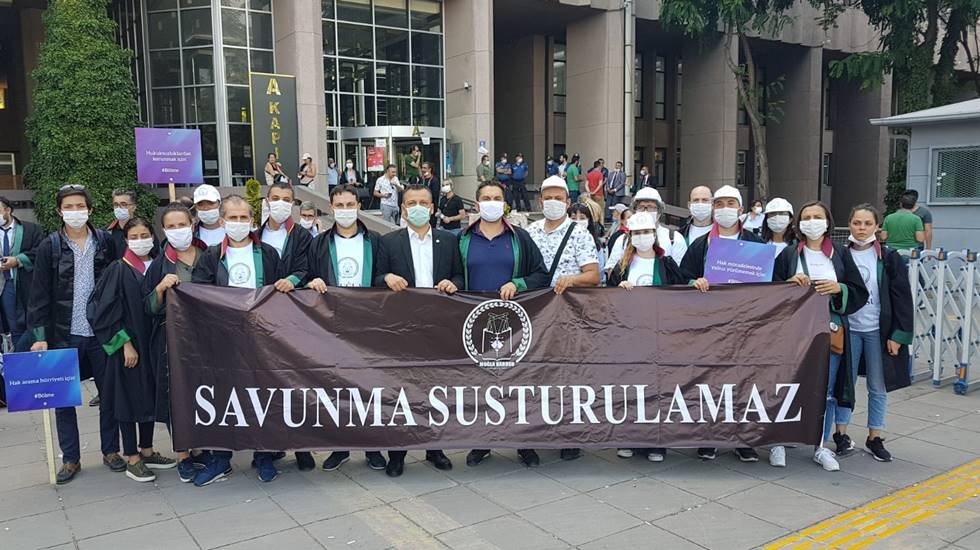 "&Ouml;zg&uuml;r ve bağımsız savunmanın olmadığı yerde adalet ve hukuk da olmaz"