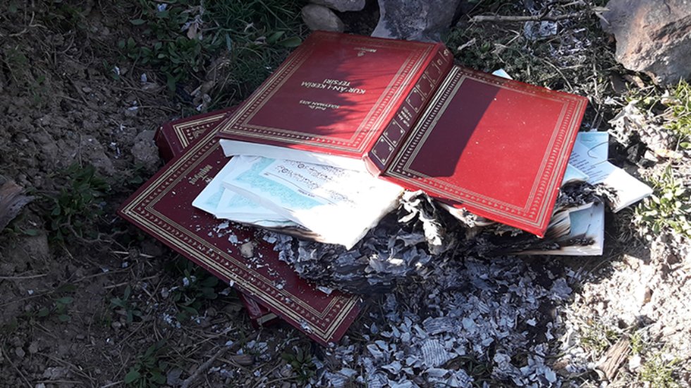Tehlikeli provakasyon: Alevi Ziyaretg&acirc;hı yanında Kuran yakıldı
