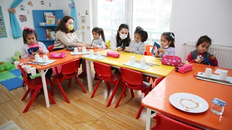 Ata&Ccedil;ocuk&rsquo;un kapıları sağlık emek&ccedil;ilerinin &ccedil;ocuklarına a&ccedil;ıldı