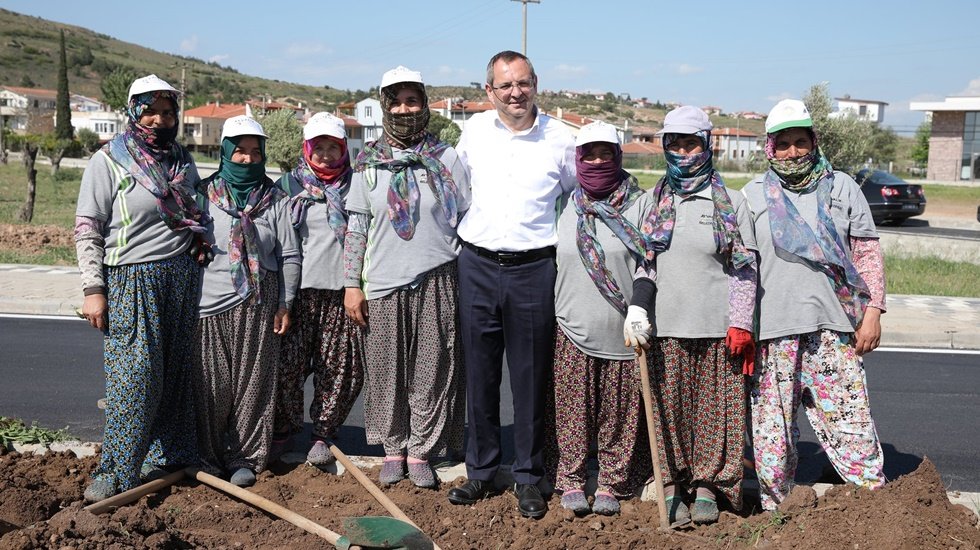 Başkandan Anneler g&uuml;n&uuml;nde &ccedil;alışan kadınlara izin yerine yemeni hediye&hellip;