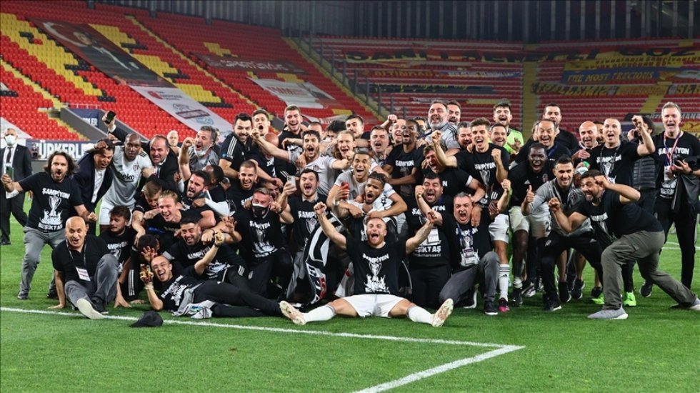 Beşiktaş, şampiyonluk kupasını 19 Mayıs'ta kaldırmak için TFF'ye başvurdu