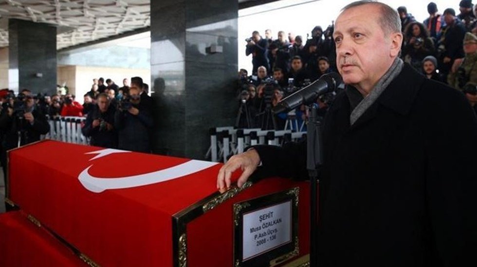 CHP&rsquo;li Altay'dan foto ihbar: "Ey İstanbul Savcısı, bir saygısızlık arıyorsan burada!"