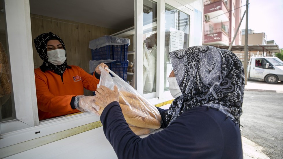 Halk Ekmek büfeleri hayırseverlerin adresi oldu