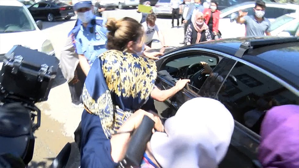 İmamoğlu'na 'deprem toplanma alanına site yapılıyor' iddialı protesto