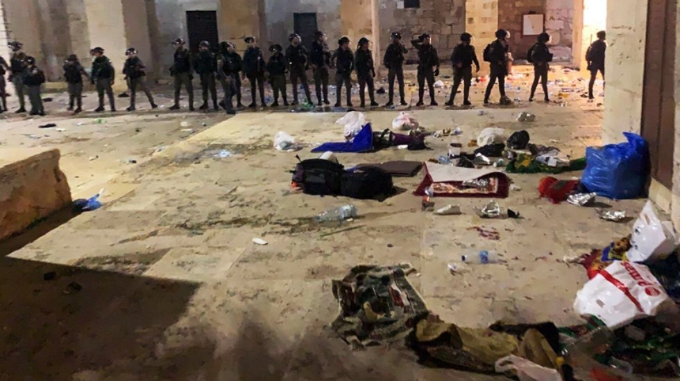 İsrail polisi Mescid-i Aksa'da cemaate m&uuml;dahale etti