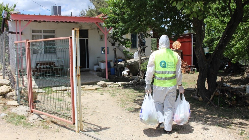 Karantinaya alınan mahalleye B&uuml;y&uuml;kşehir&rsquo;den gıda desteği
