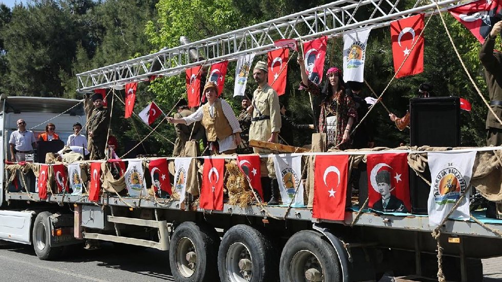 Temsili Bandırma Vapuru Atakum caddelerinde