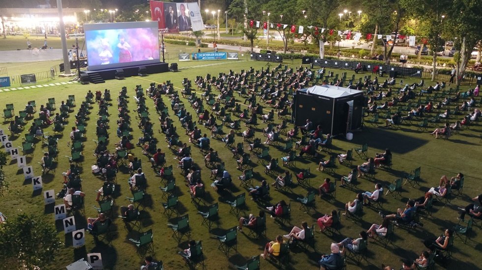 Antalyalılarla bu yaz da sahildeki sinemada buluşacak 