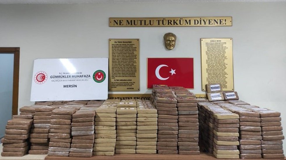 Bakan Muş a&ccedil;ıkladı: &ldquo;Mersin Limanı'nda 1 ton kokain yakalandı&rdquo;