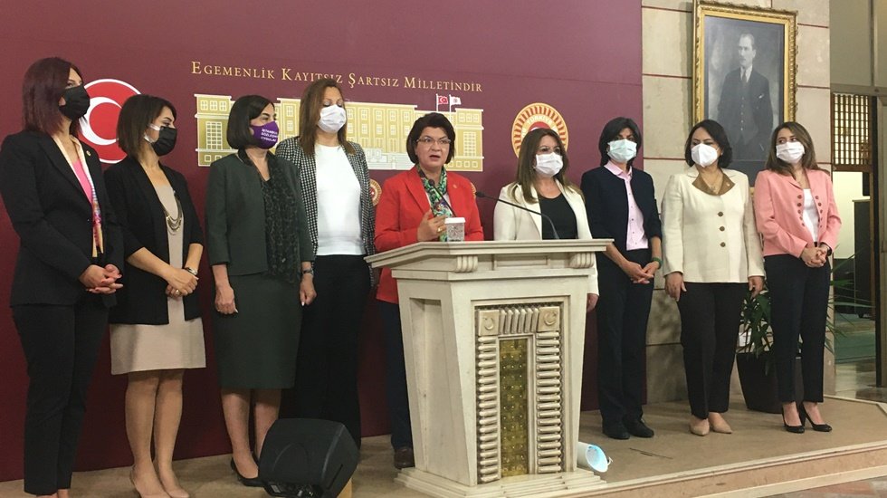 CHP&rsquo;li kadın milletvekilleri:  İstanbul S&ouml;zleşmesi'nden &ccedil;ıkma kararı Anayasaya aykırıdır