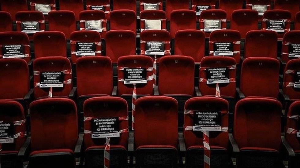 D&uuml;n a&ccedil;ıldığı a&ccedil;ıklanan sinema salonları, 1 Temmuz'a kadar kapatıldı!