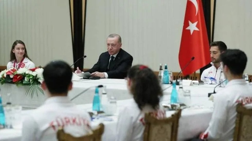 Erdoğan, "Madalyaları &ccedil;aldırmayın ha!" diye uyarıda bulundu