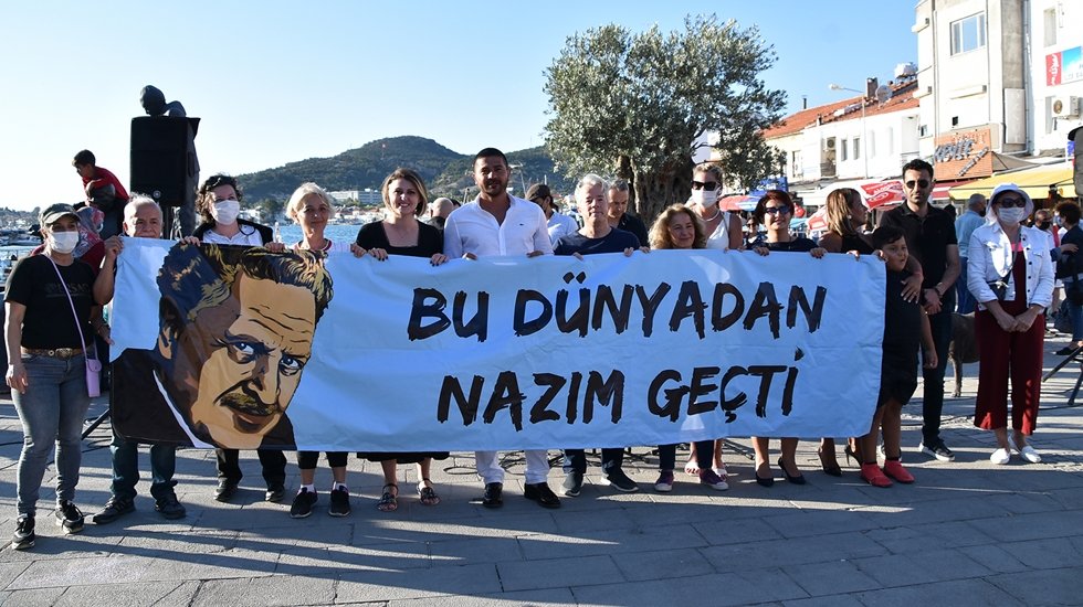 Fo&ccedil;alılar Nazım Hikmet&rsquo;i unutmadı