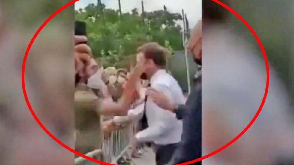 Fransa Cumhurbaşkanı Emmanuel Macron'a tokatlı saldırı